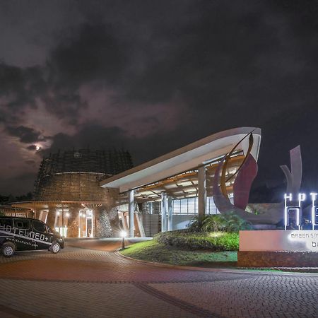 Hotel Neo+ Green Savana Sentul City Bogor Esterno foto