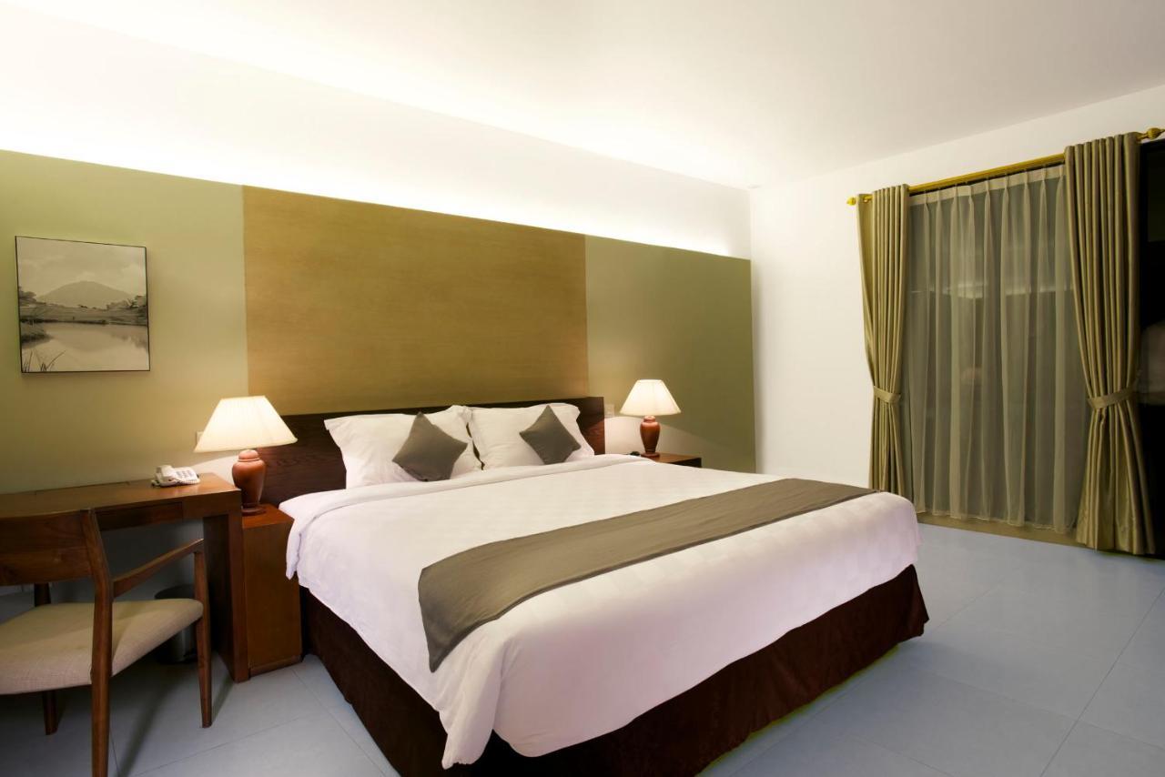 Hotel Neo+ Green Savana Sentul City Bogor Esterno foto