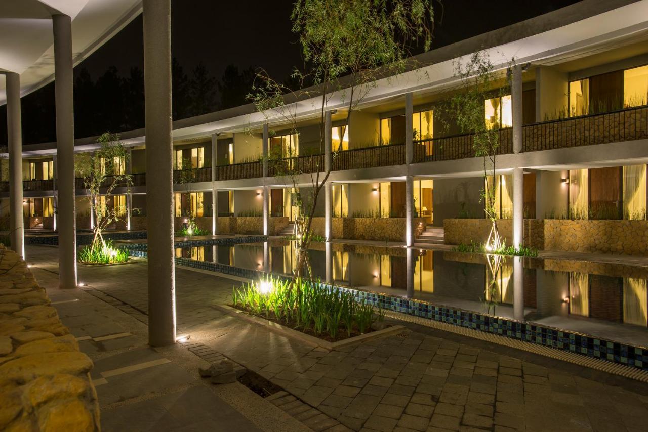 Hotel Neo+ Green Savana Sentul City Bogor Esterno foto