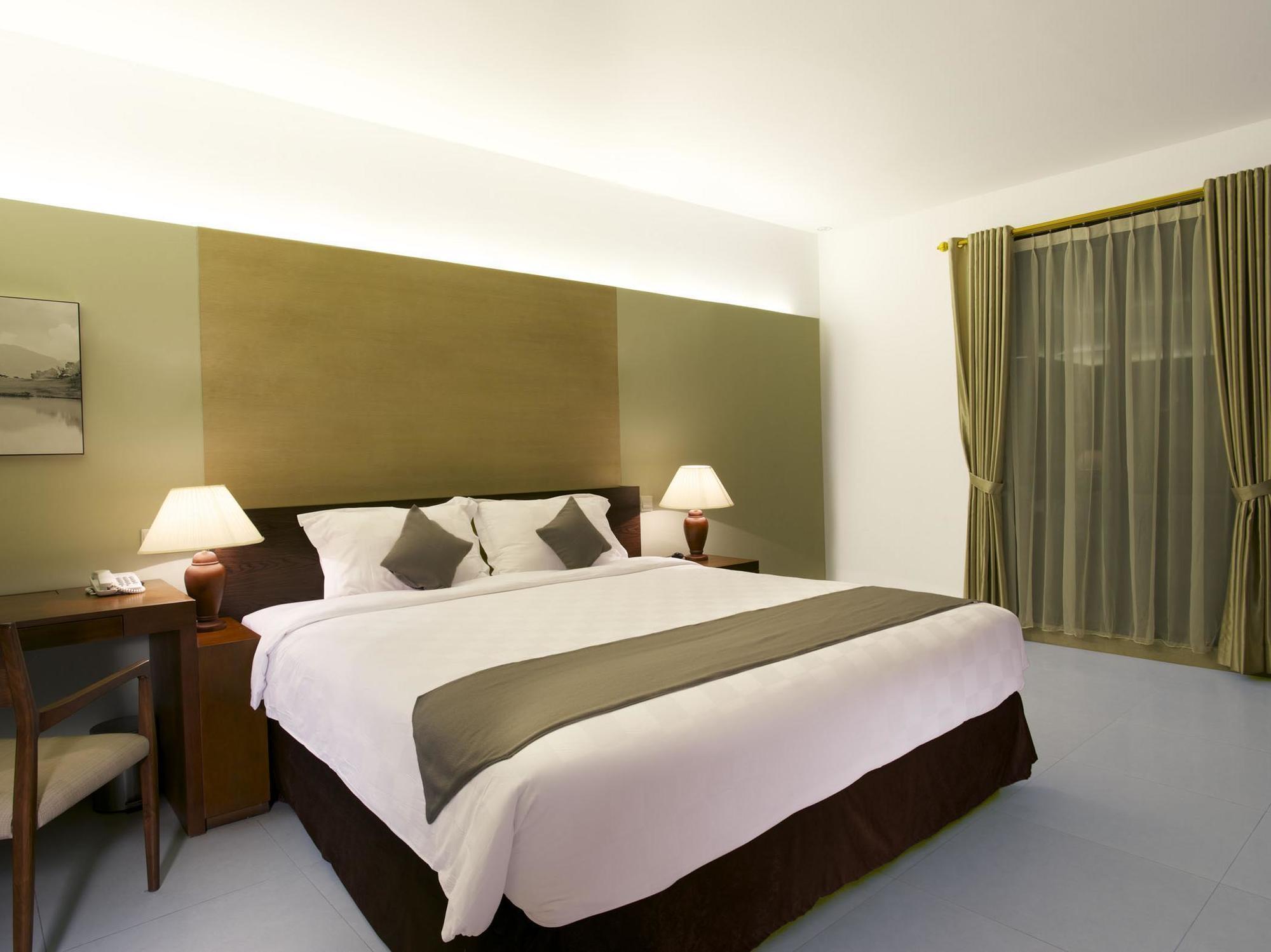 Hotel Neo+ Green Savana Sentul City Bogor Esterno foto