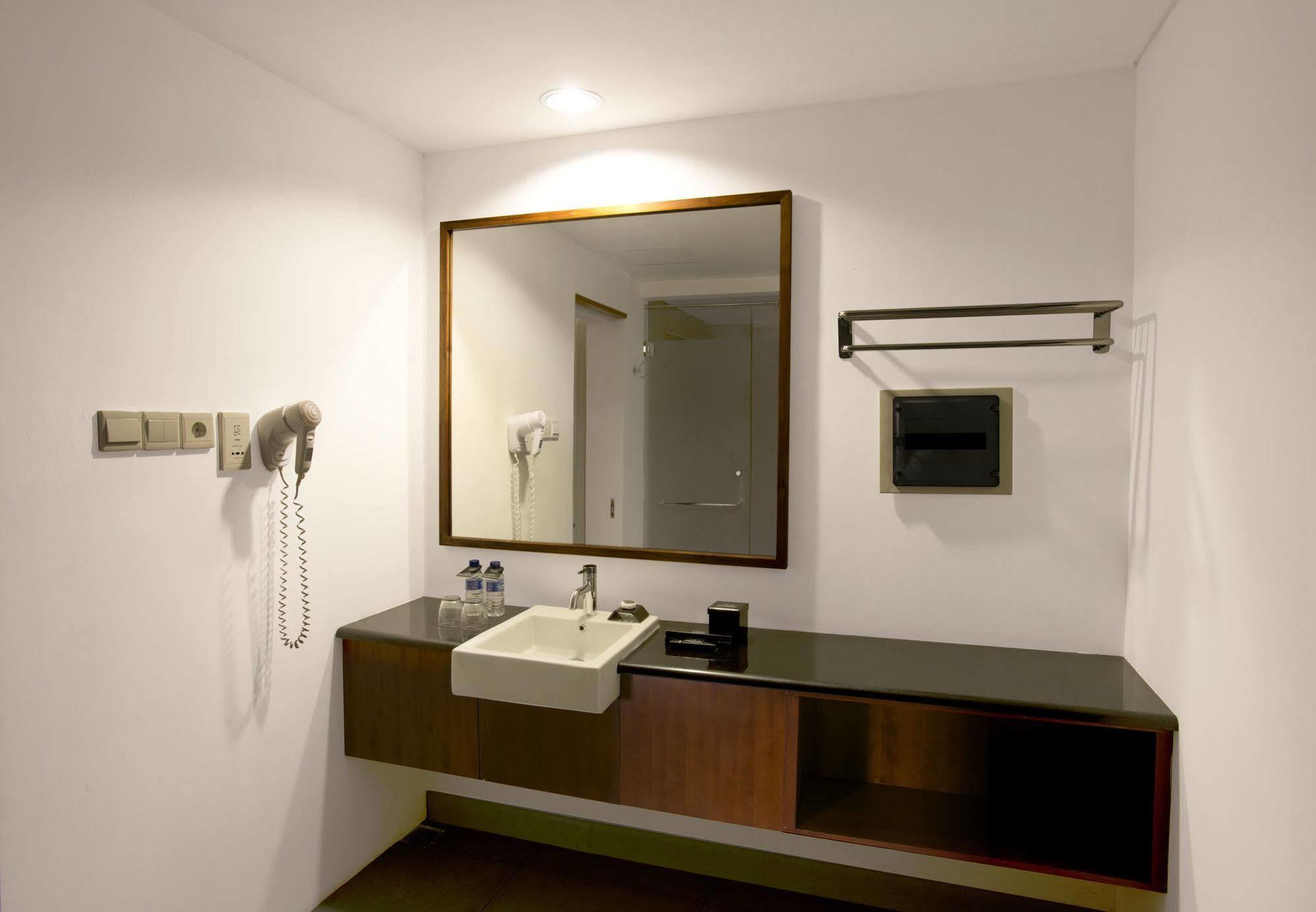 Hotel Neo+ Green Savana Sentul City Bogor Esterno foto