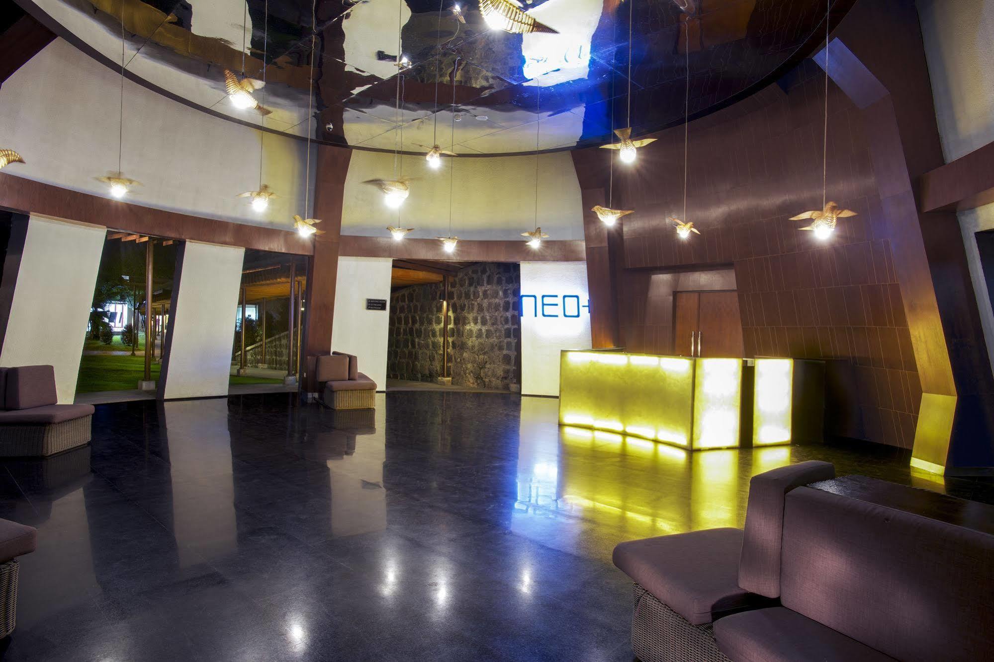 Hotel Neo+ Green Savana Sentul City Bogor Esterno foto