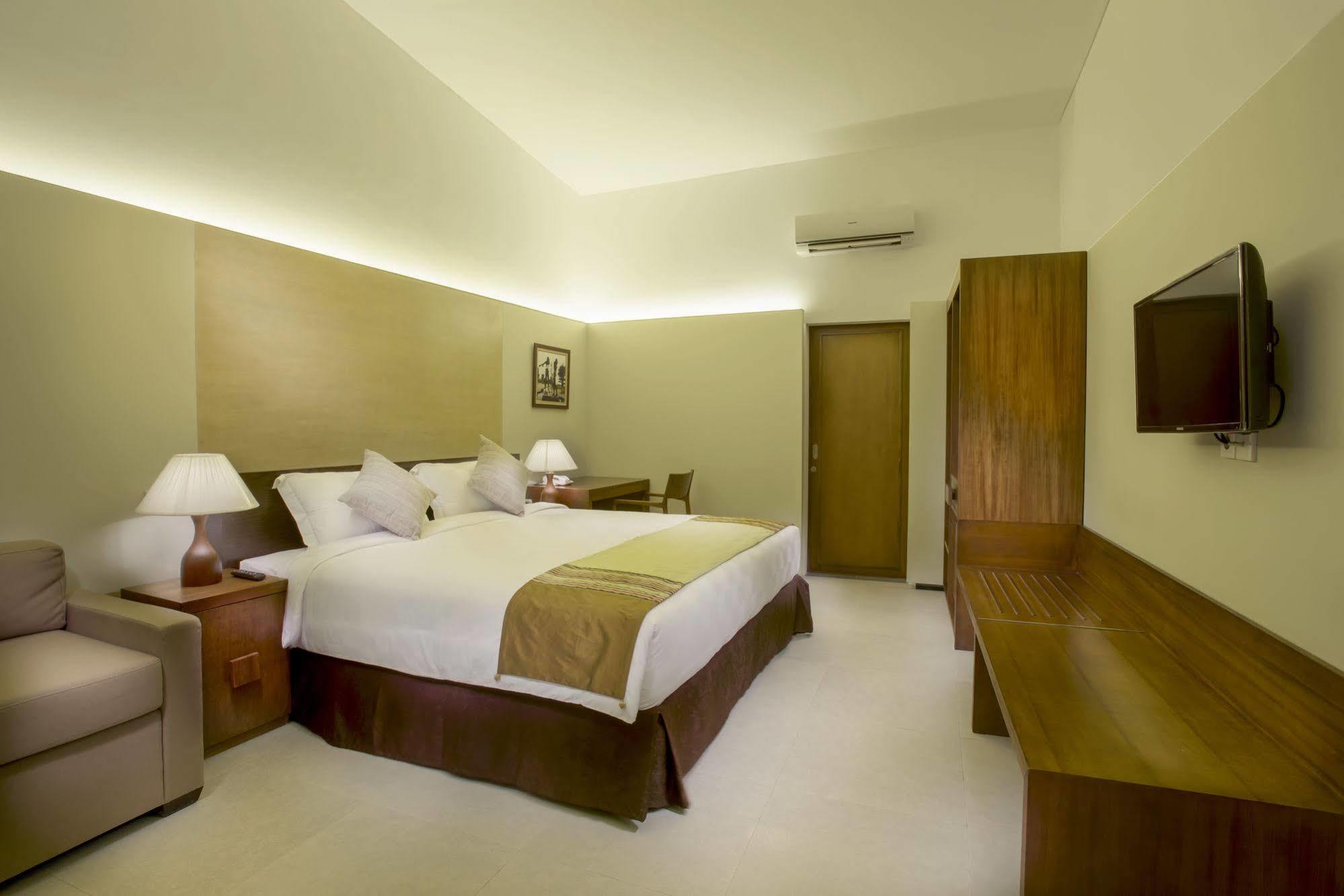 Hotel Neo+ Green Savana Sentul City Bogor Esterno foto
